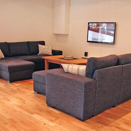 2 Bedroom Cozy Apartment In Habo Mullsjo Bagian luar foto