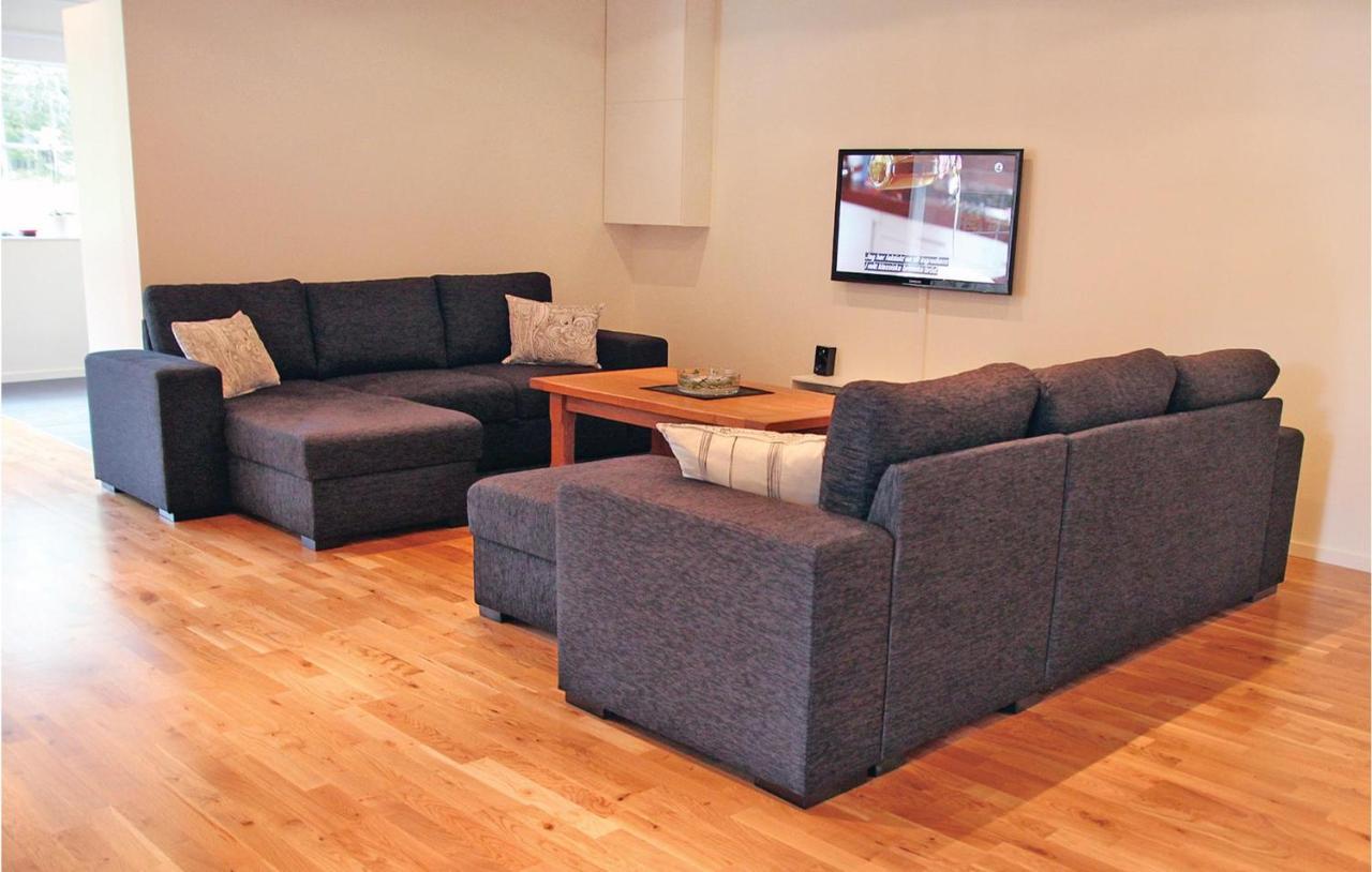 2 Bedroom Cozy Apartment In Habo Mullsjo Bagian luar foto
