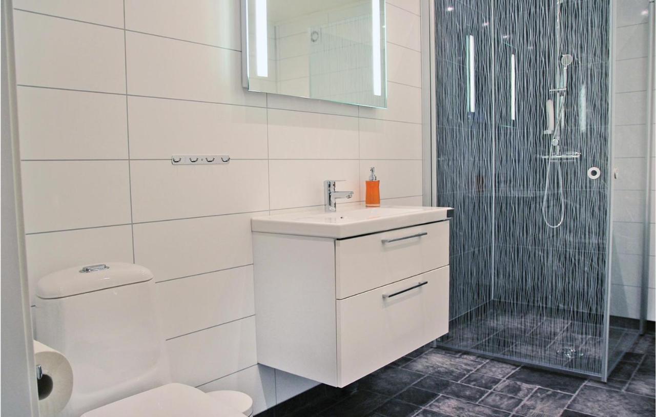 2 Bedroom Cozy Apartment In Habo Mullsjo Bagian luar foto